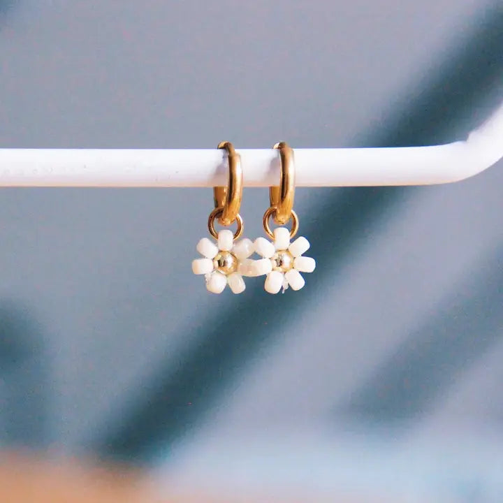 Stainless Steel Hoop With Daisy Chain