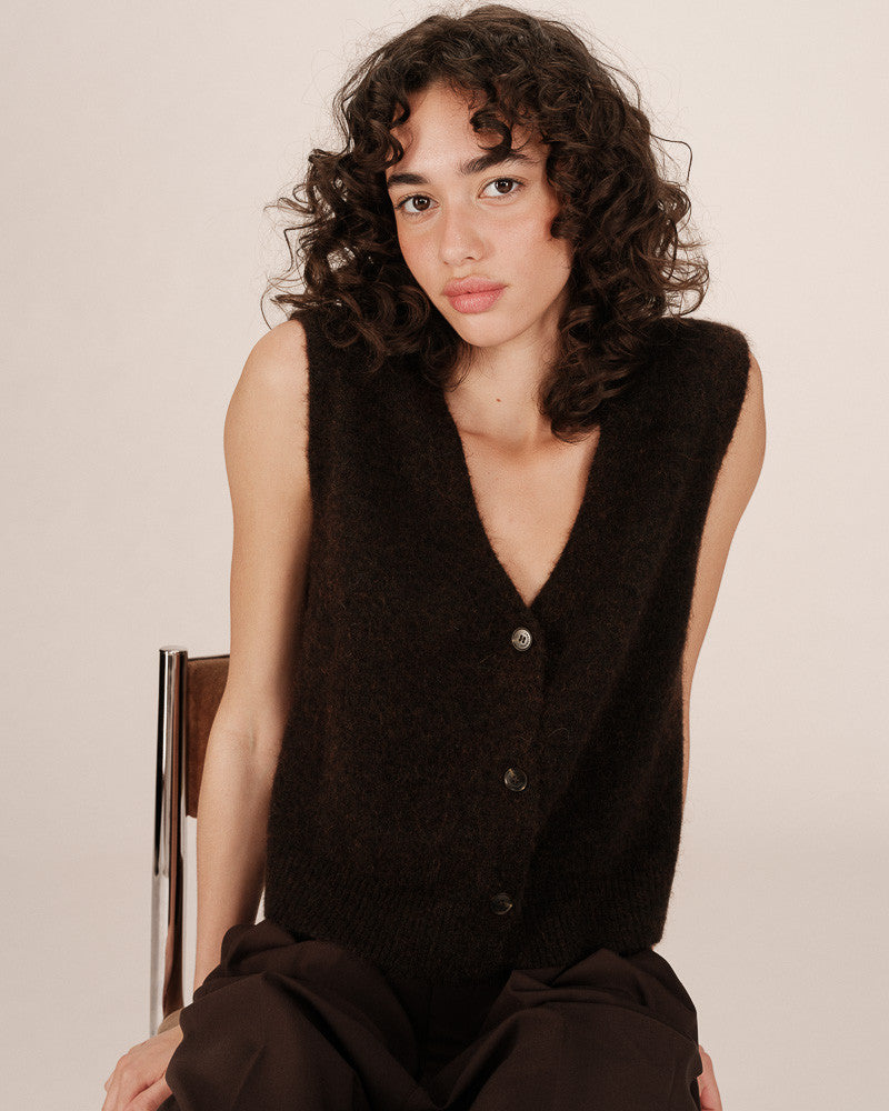 Grace & Mila Santa Chocolate Brown Sleeveless Cardigan
