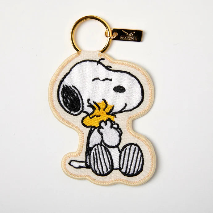 Magpie Peanuts Hug Key Charm