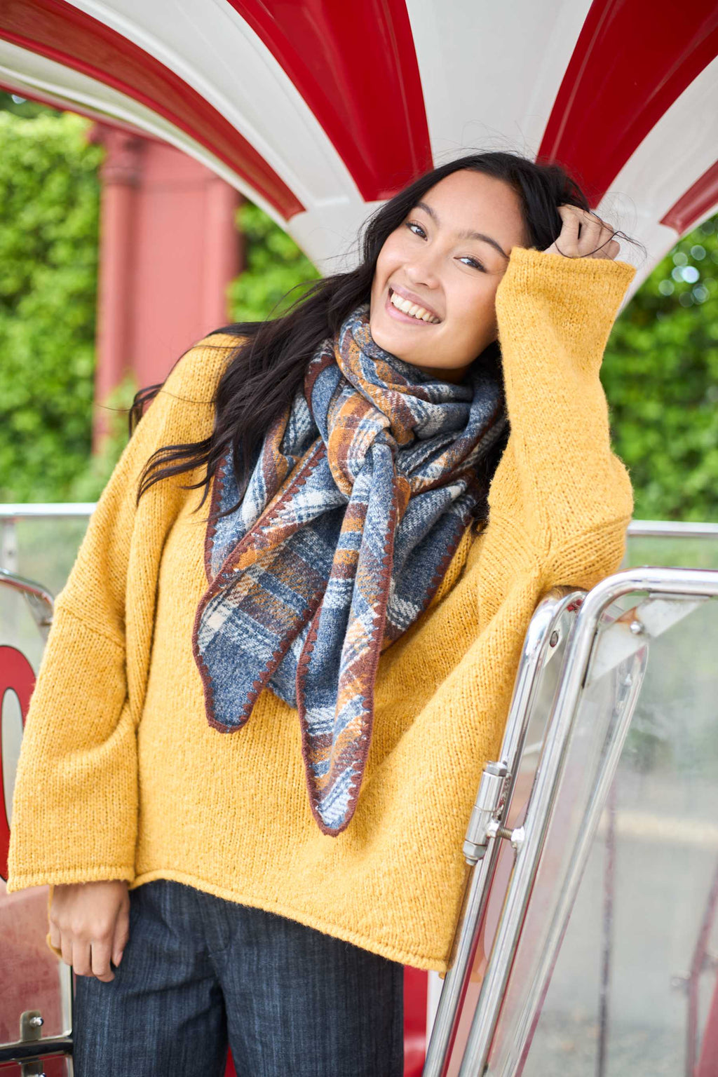 Black Colour Leoni Scarf